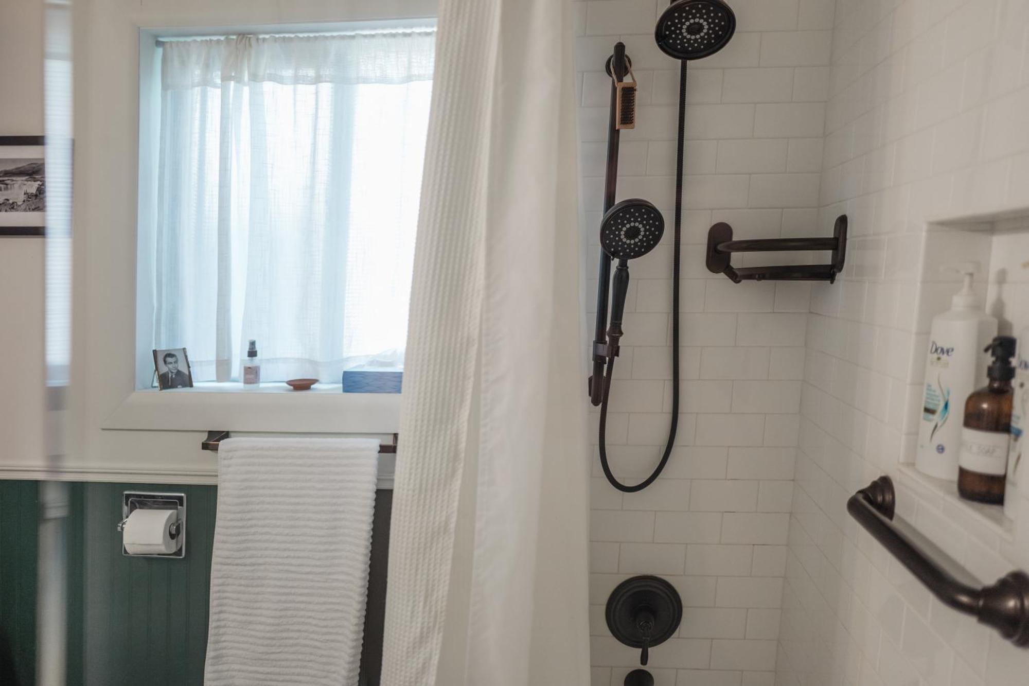 Southeast Portland Comfy & Eclectic Craftsman Home ภายนอก รูปภาพ